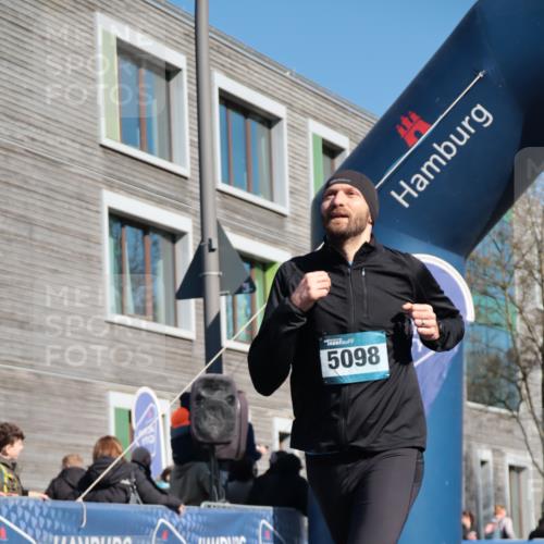 06.04.2025 - 44. Internationalen Wilhelmsburger Insellauf A. Gomolzig http://msf.ph/oto/7575715 06.04.2025 10:36:45 Ziel 4293, 4534, 5098 meine-sportfotos.de