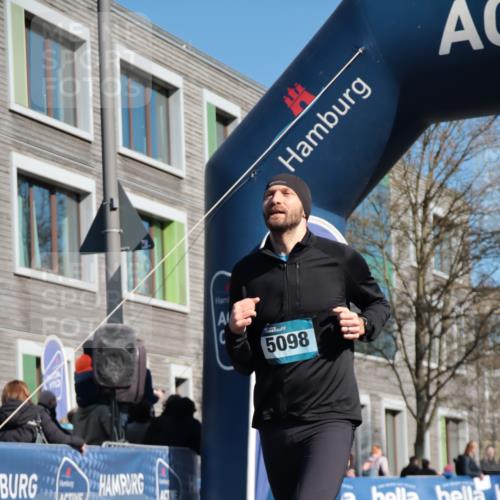 06.04.2025 - 44. Internationalen Wilhelmsburger Insellauf A. Gomolzig http://msf.ph/oto/7575718 06.04.2025 10:36:45 Ziel 4293, 4534, 5098 meine-sportfotos.de