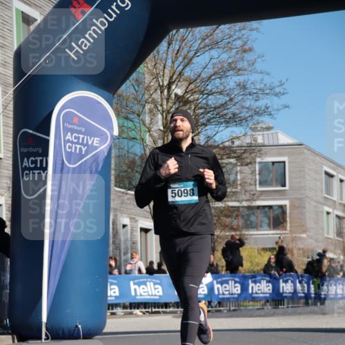 06.04.2025 - 44. Internationalen Wilhelmsburger Insellauf A. Gomolzig http://msf.ph/oto/7575737 06.04.2025 10:36:45 Ziel 4293, 4534, 5098 meine-sportfotos.de
