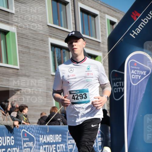 06.04.2025 - 44. Internationalen Wilhelmsburger Insellauf A. Gomolzig http://msf.ph/oto/7575742 06.04.2025 10:36:42 Ziel 4293, 5098 meine-sportfotos.de