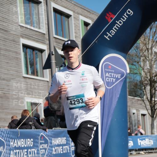 06.04.2025 - 44. Internationalen Wilhelmsburger Insellauf A. Gomolzig http://msf.ph/oto/7575746 06.04.2025 10:36:42 Ziel 4293, 5098 meine-sportfotos.de