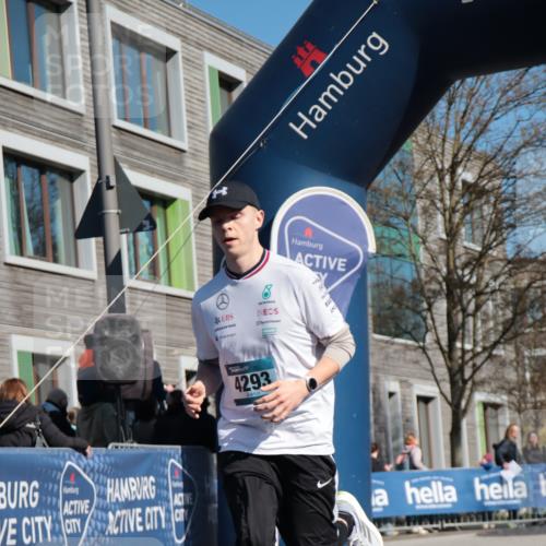 06.04.2025 - 44. Internationalen Wilhelmsburger Insellauf A. Gomolzig http://msf.ph/oto/7575751 06.04.2025 10:36:42 Ziel 4293, 5098 meine-sportfotos.de