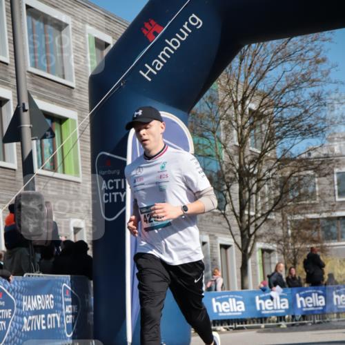 06.04.2025 - 44. Internationalen Wilhelmsburger Insellauf A. Gomolzig http://msf.ph/oto/7575755 06.04.2025 10:36:42 Ziel 4293, 5098 meine-sportfotos.de