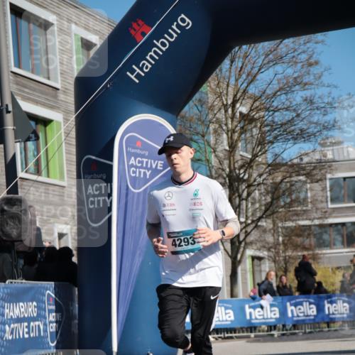 06.04.2025 - 44. Internationalen Wilhelmsburger Insellauf A. Gomolzig http://msf.ph/oto/7575761 06.04.2025 10:36:41 Ziel 4293, 5098 meine-sportfotos.de