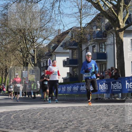 06.04.2025 - 44. Internationalen Wilhelmsburger Insellauf Luisa Fischer http://msf.ph/oto/7575776 06.04.2025 10:42:41 Ziel 3324, 4002, 4487, 4185, 4399 meine-sportfotos.de