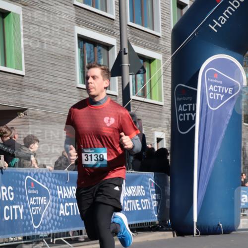 06.04.2025 - 44. Internationalen Wilhelmsburger Insellauf A. Gomolzig http://msf.ph/oto/7575796 06.04.2025 10:36:31 Ziel 3139, 4077 meine-sportfotos.de