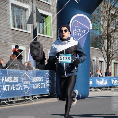 06.04.2025 - 44. Internationalen Wilhelmsburger Insellauf A. Gomolzig http://msf.ph/oto/7575829 06.04.2025 10:36:23 Ziel 3952, 4129, 5178 meine-sportfotos.de