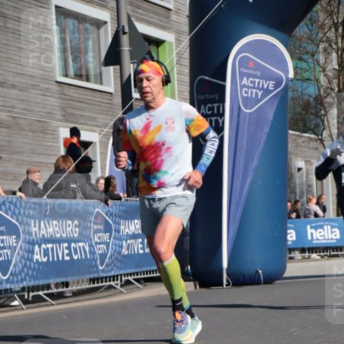 06.04.2025 - 44. Internationalen Wilhelmsburger Insellauf A. Gomolzig http://msf.ph/oto/7575842 06.04.2025 10:36:22 Ziel 3952, 4129, 5178 meine-sportfotos.de
