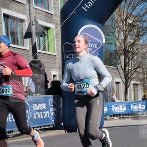 06.04.2025 - 44. Internationalen Wilhelmsburger Insellauf A. Gomolzig http://msf.ph/oto/7575856 06.04.2025 10:36:10 Ziel 3602, 3944, 4120 meine-sportfotos.de