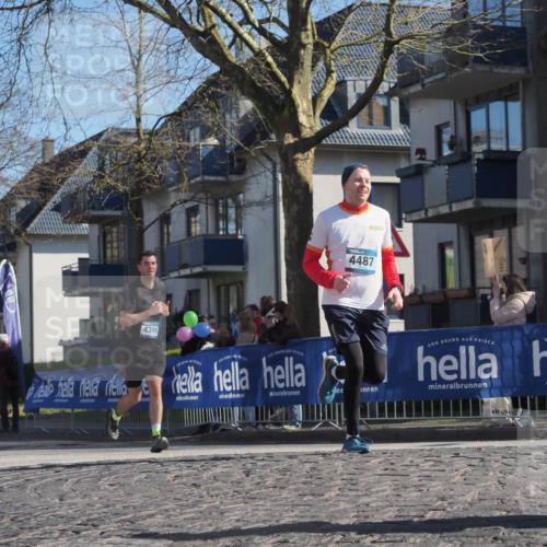 06.04.2025 - 44. Internationalen Wilhelmsburger Insellauf Luisa Fischer http://msf.ph/oto/7575896 06.04.2025 10:42:44 Ziel 4399, 4487, 4002 meine-sportfotos.de