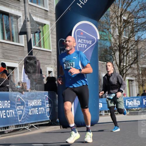 06.04.2025 - 44. Internationalen Wilhelmsburger Insellauf A. Gomolzig http://msf.ph/oto/7575925 06.04.2025 10:36:01 Ziel 3832, 3933 meine-sportfotos.de