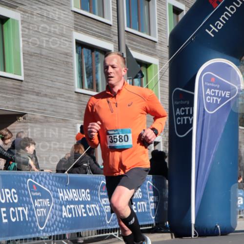 06.04.2025 - 44. Internationalen Wilhelmsburger Insellauf A. Gomolzig http://msf.ph/oto/7575939 06.04.2025 10:35:53 Ziel 3580, 4124 meine-sportfotos.de