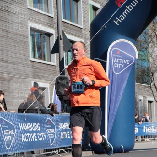06.04.2025 - 44. Internationalen Wilhelmsburger Insellauf A. Gomolzig http://msf.ph/oto/7575945 06.04.2025 10:35:53 Ziel 3580, 4124 meine-sportfotos.de