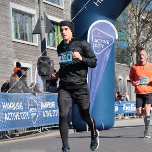 06.04.2025 - 44. Internationalen Wilhelmsburger Insellauf A. Gomolzig http://msf.ph/oto/7575961 06.04.2025 10:35:52 Ziel 3580, 4124 meine-sportfotos.de