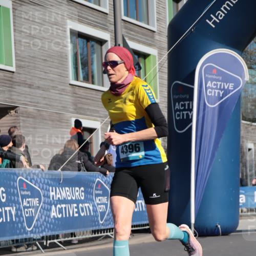 06.04.2025 - 44. Internationalen Wilhelmsburger Insellauf A. Gomolzig http://msf.ph/oto/7575983 06.04.2025 10:35:41 Ziel 4216, 4312, 4396 meine-sportfotos.de