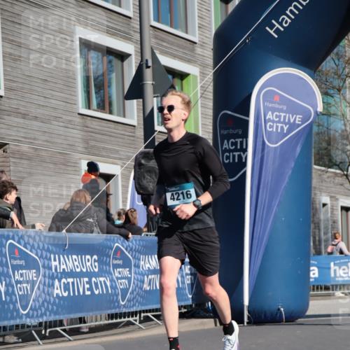 06.04.2025 - 44. Internationalen Wilhelmsburger Insellauf A. Gomolzig http://msf.ph/oto/7576027 06.04.2025 10:35:38 Ziel 4216, 4312, 4396 meine-sportfotos.de