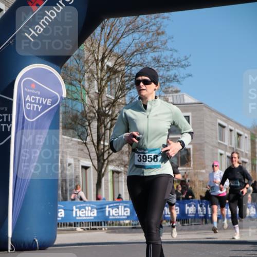 06.04.2025 - 44. Internationalen Wilhelmsburger Insellauf A. Gomolzig http://msf.ph/oto/7576095 06.04.2025 10:35:29 Ziel 3936, 3958, 4283, 4284, 4603 meine-sportfotos.de