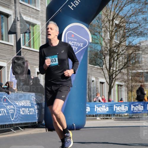 06.04.2025 - 44. Internationalen Wilhelmsburger Insellauf A. Gomolzig http://msf.ph/oto/7576102 06.04.2025 10:35:28 Ziel 3936, 3958, 4283, 4284, 4603 meine-sportfotos.de