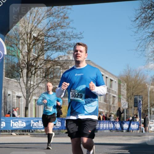 06.04.2025 - 44. Internationalen Wilhelmsburger Insellauf A. Gomolzig http://msf.ph/oto/7576172 06.04.2025 10:35:14 Ziel 3463, 3806, 5029 meine-sportfotos.de
