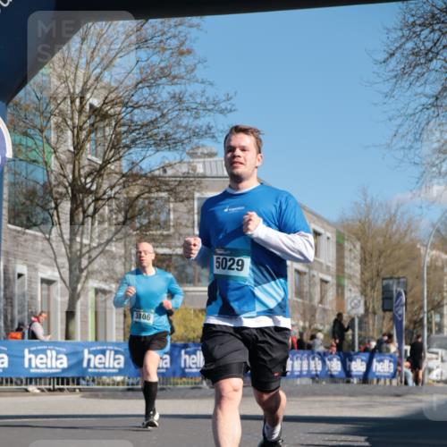 06.04.2025 - 44. Internationalen Wilhelmsburger Insellauf A. Gomolzig http://msf.ph/oto/7576179 06.04.2025 10:35:14 Ziel 3463, 3806, 5029 meine-sportfotos.de