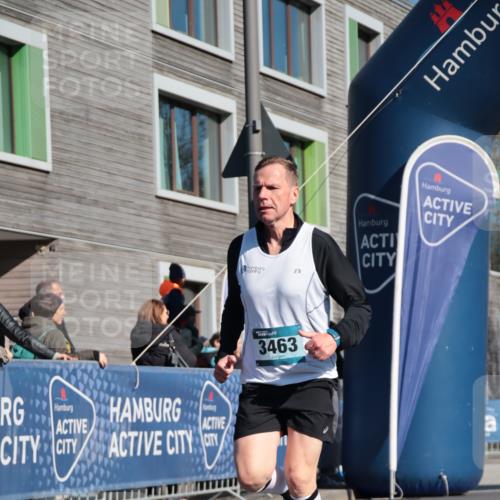 06.04.2025 - 44. Internationalen Wilhelmsburger Insellauf A. Gomolzig http://msf.ph/oto/7576193 06.04.2025 10:35:12 Ziel 3118, 3463, 3806, 5029 meine-sportfotos.de