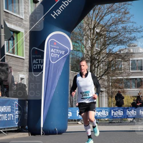 06.04.2025 - 44. Internationalen Wilhelmsburger Insellauf A. Gomolzig http://msf.ph/oto/7576230 06.04.2025 10:35:11 Ziel 3118, 3463, 3806, 5029 meine-sportfotos.de