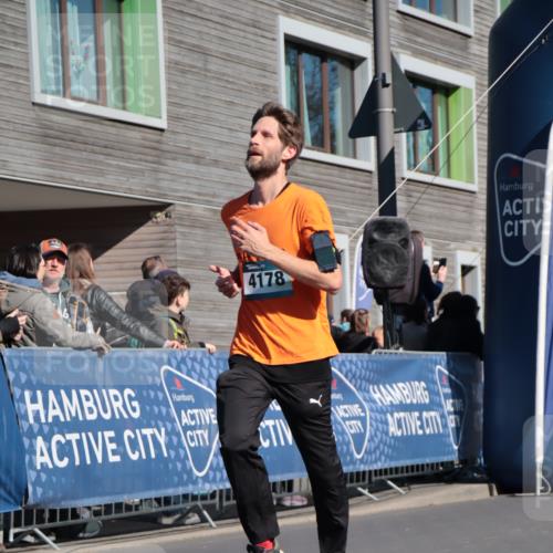 06.04.2025 - 44. Internationalen Wilhelmsburger Insellauf A. Gomolzig http://msf.ph/oto/7576284 06.04.2025 10:34:59 Ziel 4178 meine-sportfotos.de
