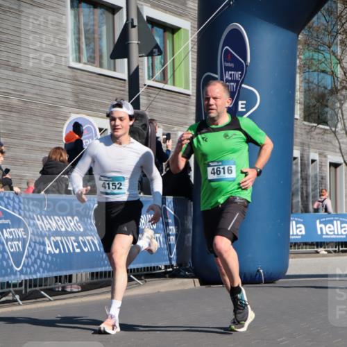 06.04.2025 - 44. Internationalen Wilhelmsburger Insellauf A. Gomolzig http://msf.ph/oto/7576351 06.04.2025 10:34:38 Ziel 3183, 4152, 4529, 4616 meine-sportfotos.de