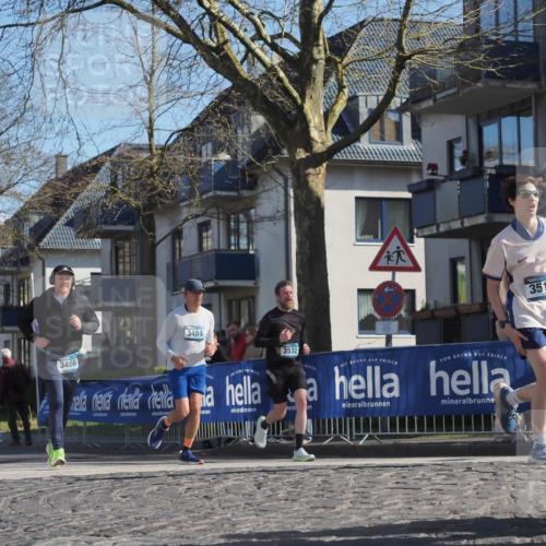 06.04.2025 - 44. Internationalen Wilhelmsburger Insellauf Luisa Fischer http://msf.ph/oto/7576367 06.04.2025 10:42:59 Ziel 3466, 3484, 3532, 3512 meine-sportfotos.de