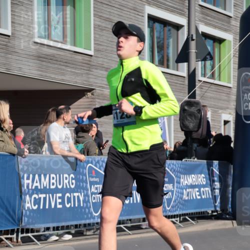 06.04.2025 - 44. Internationalen Wilhelmsburger Insellauf A. Gomolzig http://msf.ph/oto/7576370 06.04.2025 10:34:30 Ziel 4128 meine-sportfotos.de
