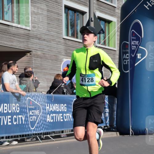 06.04.2025 - 44. Internationalen Wilhelmsburger Insellauf A. Gomolzig http://msf.ph/oto/7576374 06.04.2025 10:34:30 Ziel 4128 meine-sportfotos.de