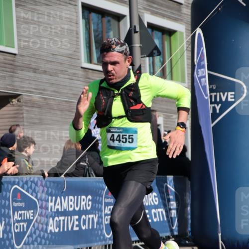 06.04.2025 - 44. Internationalen Wilhelmsburger Insellauf A. Gomolzig http://msf.ph/oto/7576450 06.04.2025 10:33:44 Ziel 3585, 3826, 3909, 4262, 4455, 4465, 5033 meine-sportfotos.de