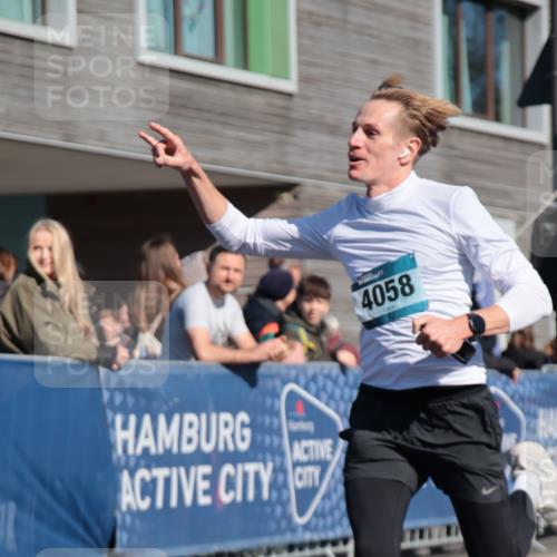 06.04.2025 - 44. Internationalen Wilhelmsburger Insellauf A. Gomolzig http://msf.ph/oto/7576478 06.04.2025 10:33:34 Ziel 4058, 4262 meine-sportfotos.de