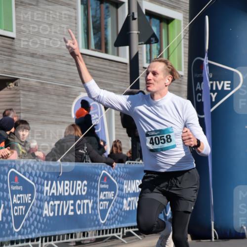 06.04.2025 - 44. Internationalen Wilhelmsburger Insellauf A. Gomolzig http://msf.ph/oto/7576488 06.04.2025 10:33:33 Ziel 4058 meine-sportfotos.de