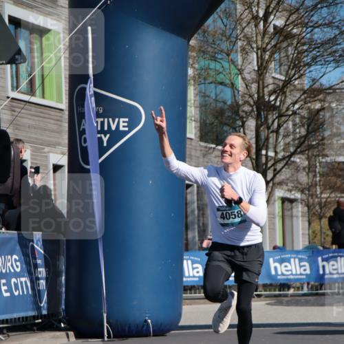 06.04.2025 - 44. Internationalen Wilhelmsburger Insellauf A. Gomolzig http://msf.ph/oto/7576510 06.04.2025 10:33:33 Ziel 4058 meine-sportfotos.de