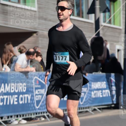 06.04.2025 - 44. Internationalen Wilhelmsburger Insellauf A. Gomolzig http://msf.ph/oto/7576514 06.04.2025 10:33:25 Ziel 3177 meine-sportfotos.de