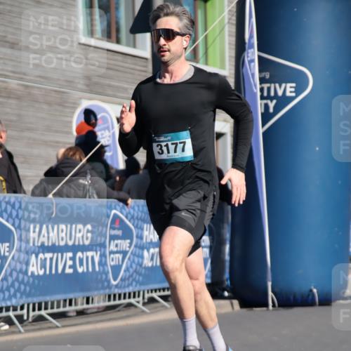 06.04.2025 - 44. Internationalen Wilhelmsburger Insellauf A. Gomolzig http://msf.ph/oto/7576522 06.04.2025 10:33:25 Ziel 3177 meine-sportfotos.de