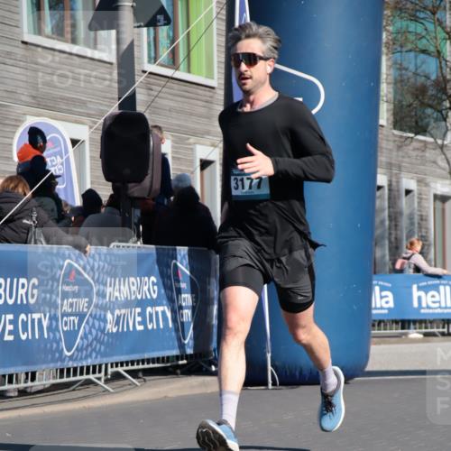 06.04.2025 - 44. Internationalen Wilhelmsburger Insellauf A. Gomolzig http://msf.ph/oto/7576532 06.04.2025 10:33:24 Ziel 3177, 4531 meine-sportfotos.de