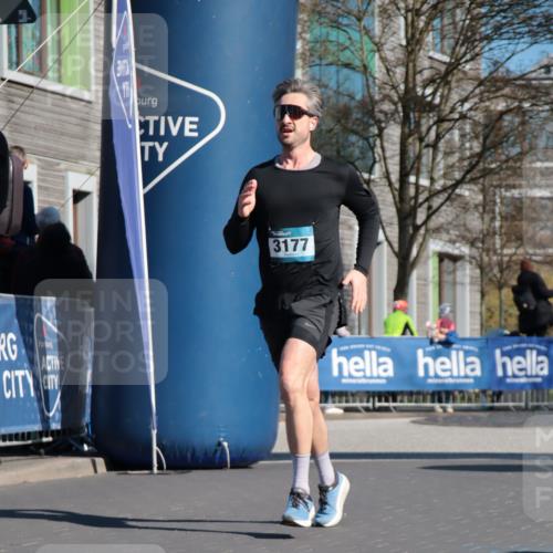 06.04.2025 - 44. Internationalen Wilhelmsburger Insellauf A. Gomolzig http://msf.ph/oto/7576546 06.04.2025 10:33:24 Ziel 3177, 4531 meine-sportfotos.de