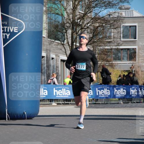 06.04.2025 - 44. Internationalen Wilhelmsburger Insellauf A. Gomolzig http://msf.ph/oto/7576563 06.04.2025 10:33:23 Ziel 3177, 4531 meine-sportfotos.de