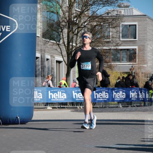 06.04.2025 - 44. Internationalen Wilhelmsburger Insellauf A. Gomolzig http://msf.ph/oto/7576568 06.04.2025 10:33:23 Ziel 3177, 4531 meine-sportfotos.de