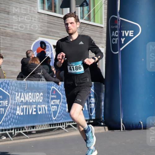 06.04.2025 - 44. Internationalen Wilhelmsburger Insellauf A. Gomolzig http://msf.ph/oto/7576610 06.04.2025 10:33:17 Ziel 3234, 3564, 4186, 4531 meine-sportfotos.de