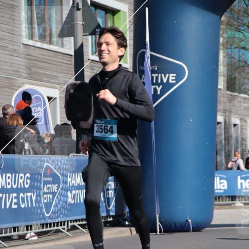 06.04.2025 - 44. Internationalen Wilhelmsburger Insellauf A. Gomolzig http://msf.ph/oto/7576662 06.04.2025 10:33:12 Ziel 3234, 3564, 3747, 4186, 4400, 5026 meine-sportfotos.de