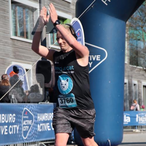 06.04.2025 - 44. Internationalen Wilhelmsburger Insellauf A. Gomolzig http://msf.ph/oto/7576734 06.04.2025 10:32:59 Ziel 3760 meine-sportfotos.de