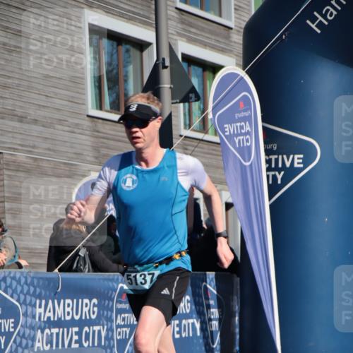 06.04.2025 - 44. Internationalen Wilhelmsburger Insellauf A. Gomolzig http://msf.ph/oto/7576788 06.04.2025 10:32:51 Ziel 3863, 4358, 5137 meine-sportfotos.de