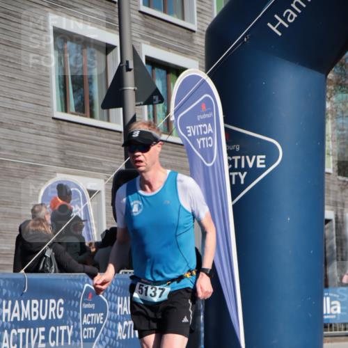 06.04.2025 - 44. Internationalen Wilhelmsburger Insellauf A. Gomolzig http://msf.ph/oto/7576792 06.04.2025 10:32:51 Ziel 3863, 4358, 5137 meine-sportfotos.de