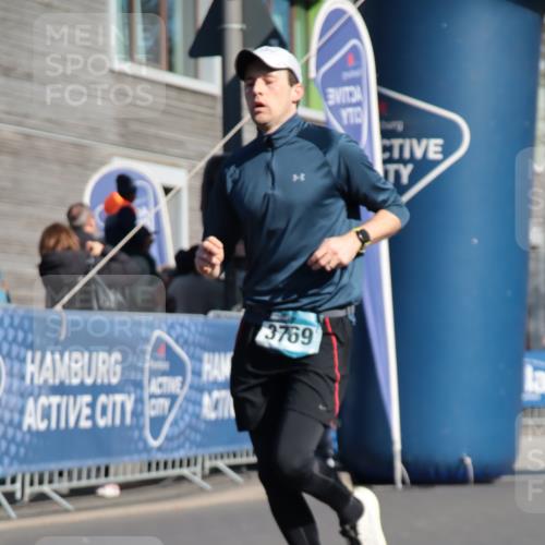06.04.2025 - 44. Internationalen Wilhelmsburger Insellauf A. Gomolzig http://msf.ph/oto/7576798 06.04.2025 10:32:44 Ziel 3769 meine-sportfotos.de