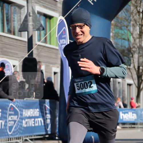 06.04.2025 - 44. Internationalen Wilhelmsburger Insellauf A. Gomolzig http://msf.ph/oto/7576816 06.04.2025 10:32:34 Ziel 3650, 5002, 5086 meine-sportfotos.de