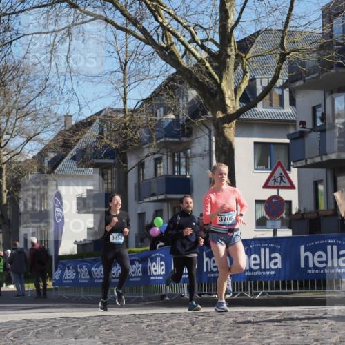 06.04.2025 - 44. Internationalen Wilhelmsburger Insellauf Luisa Fischer http://msf.ph/oto/7576824 06.04.2025 10:43:13 Ziel 3827, 3158, 3706 meine-sportfotos.de