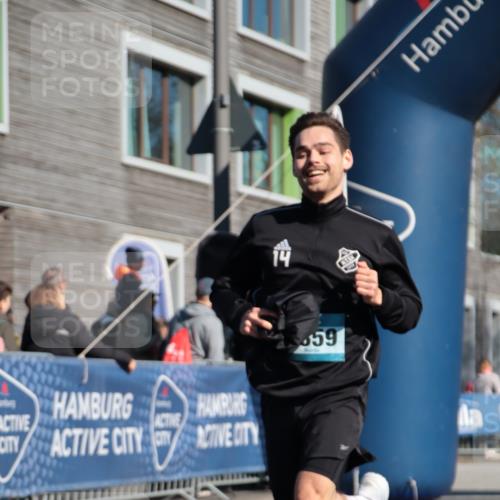 06.04.2025 - 44. Internationalen Wilhelmsburger Insellauf A. Gomolzig http://msf.ph/oto/7576843 06.04.2025 10:32:20 Ziel 3359, 4242, 4556, 5092 meine-sportfotos.de